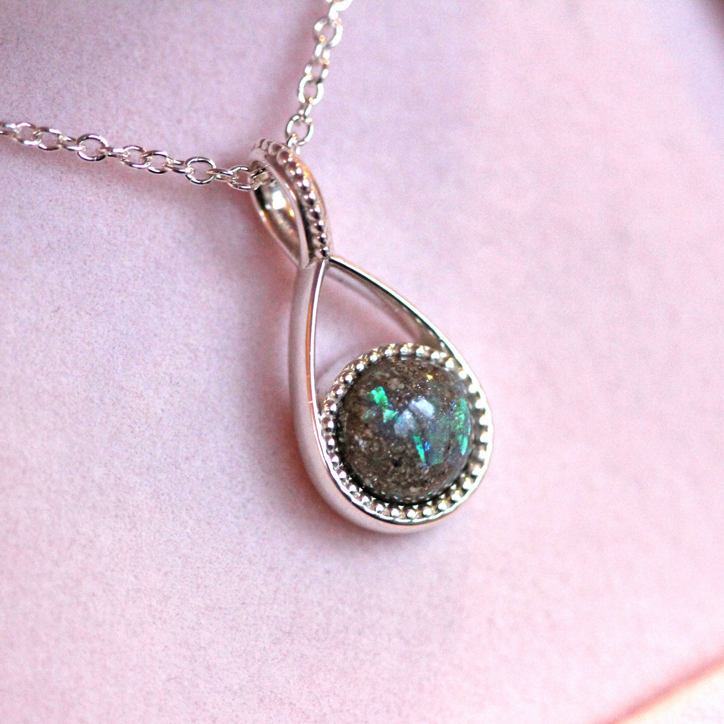 Belle Twist Pendant