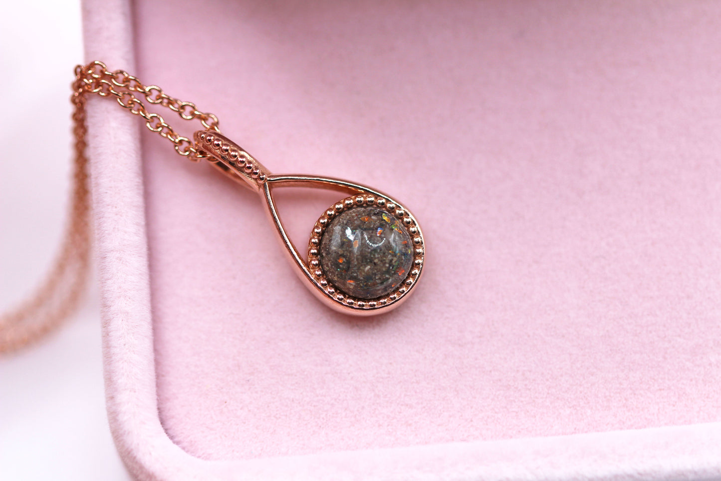 Belle Twist Pendant