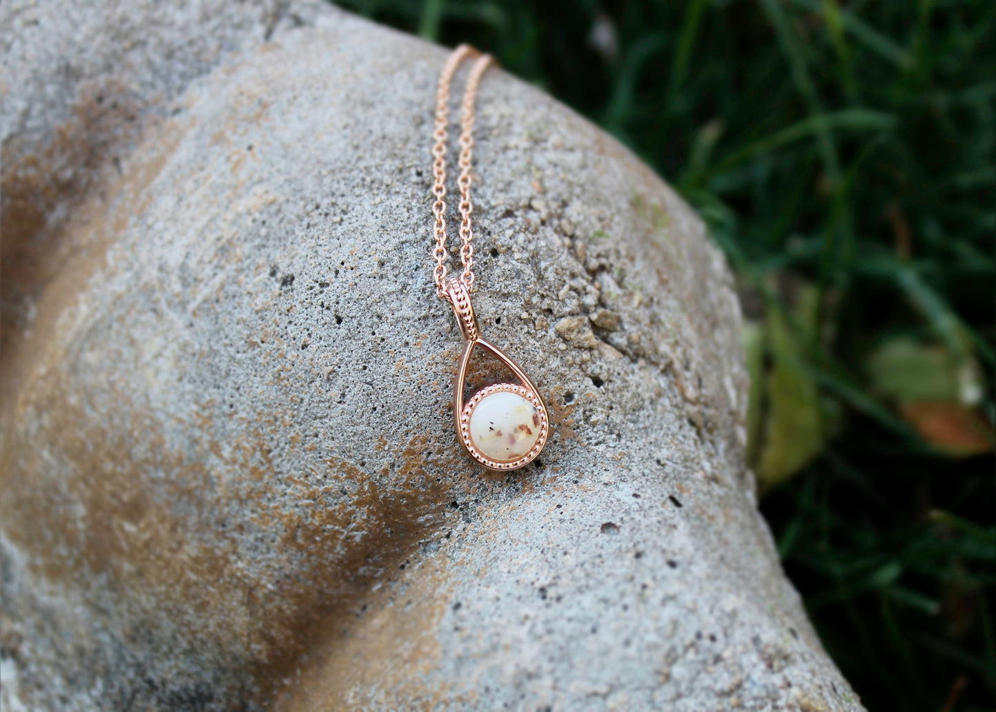 Belle Twist Pendant