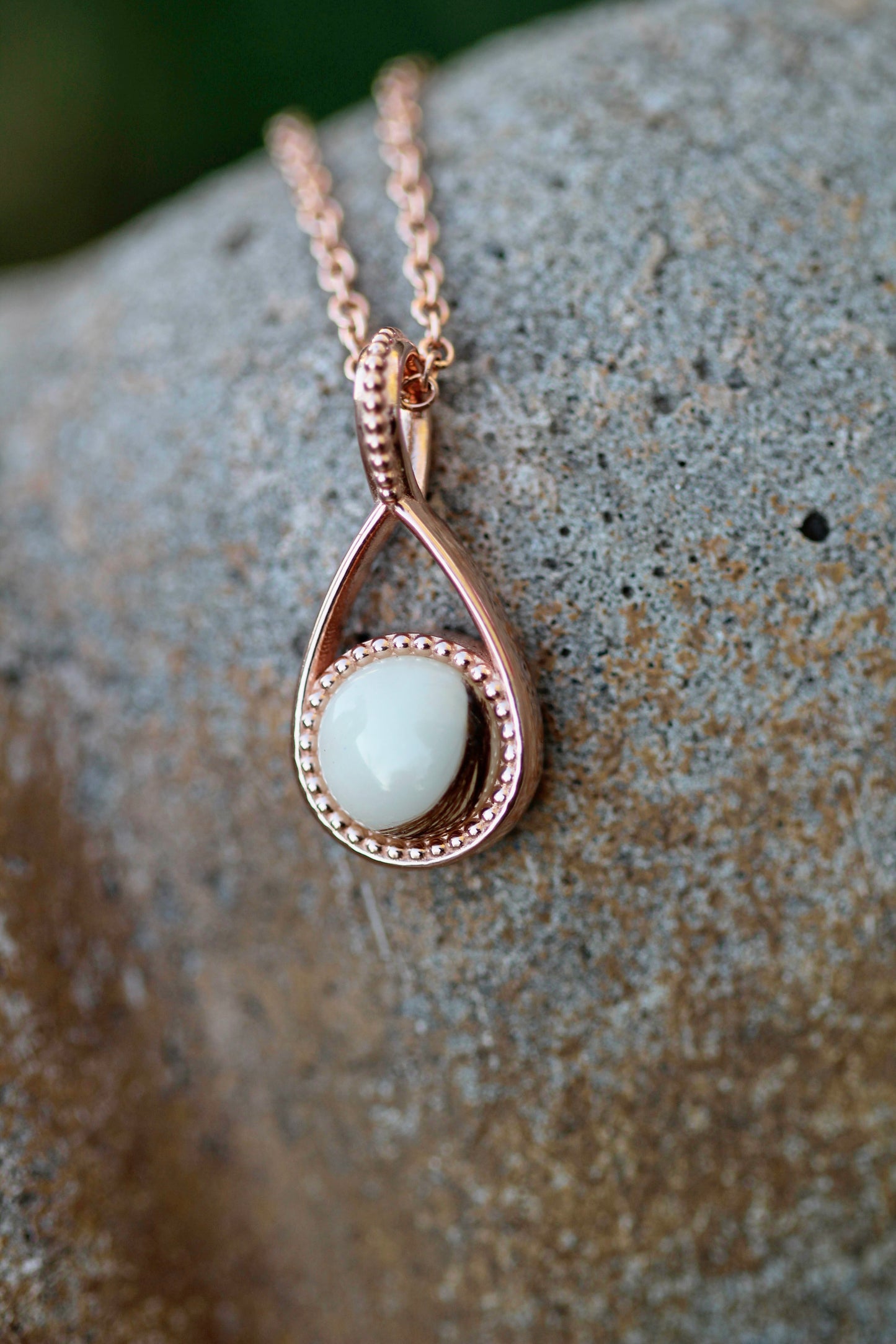 Belle Twist Pendant
