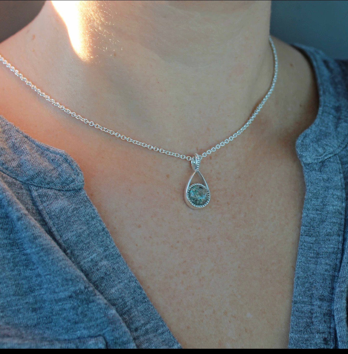Belle Twist Pendant
